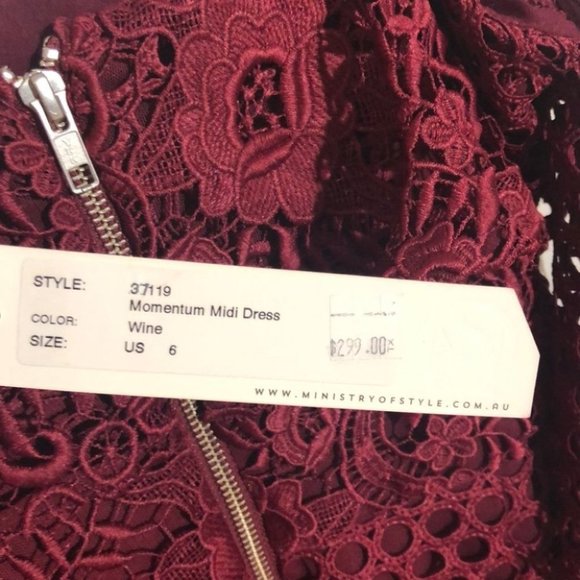 Ministry of Style Momentum Cold Shoulder Dress - Picture 10 of 12